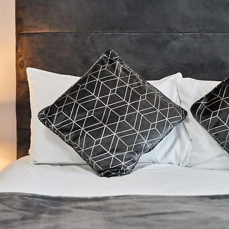 Apartment 4, Khyber Lodge Apartment วิทบี ภายนอก รูปภาพ