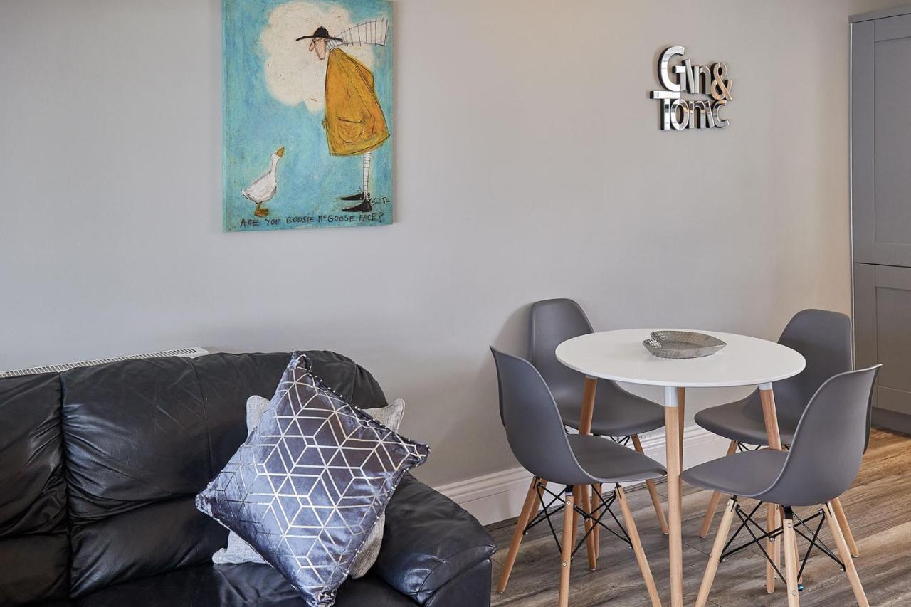 Apartment 4, Khyber Lodge Apartment วิทบี ภายนอก รูปภาพ